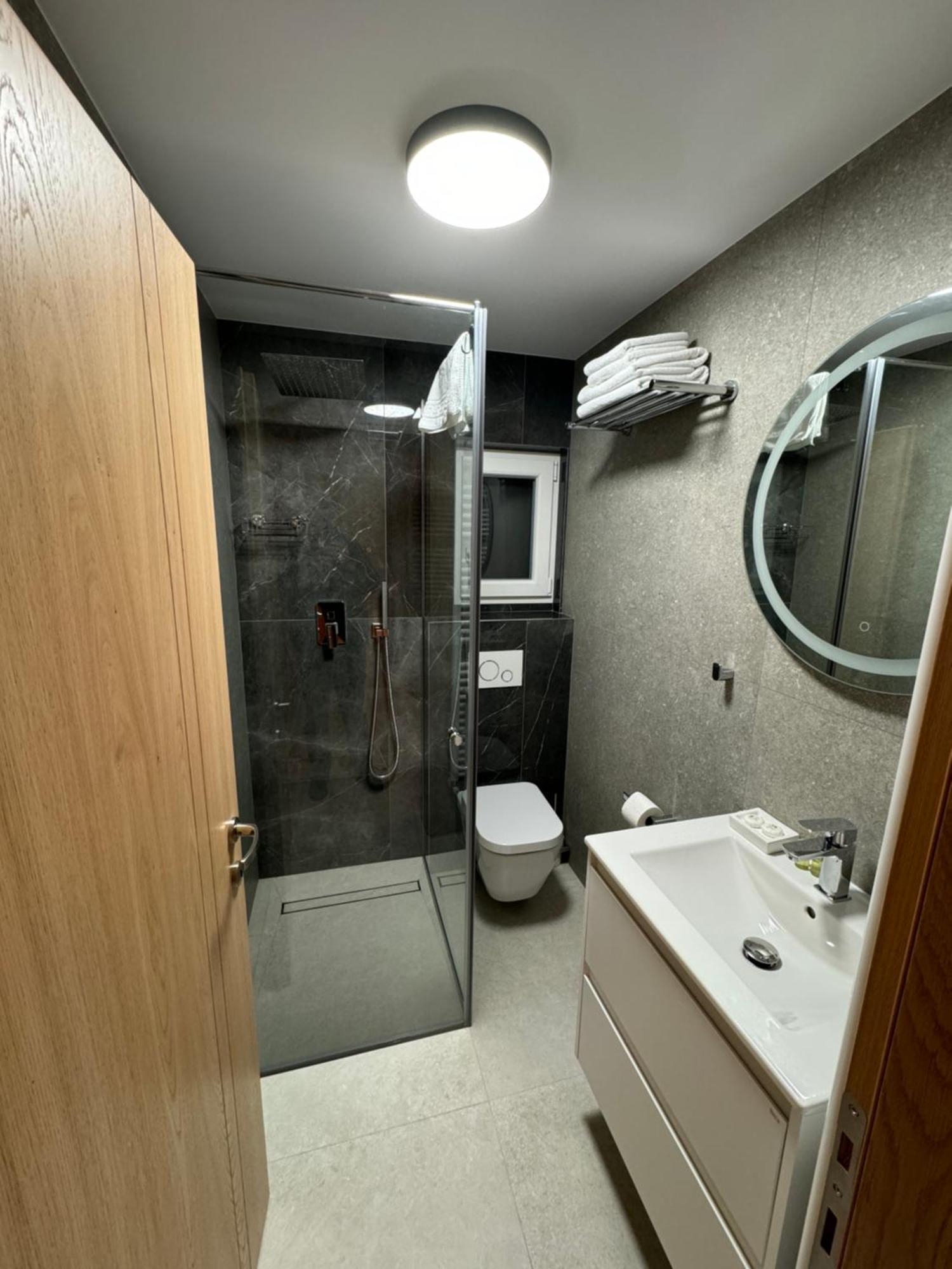 Pensiune Restaurant Pizzerie 2 Pauni Borşa Dış mekan fotoğraf