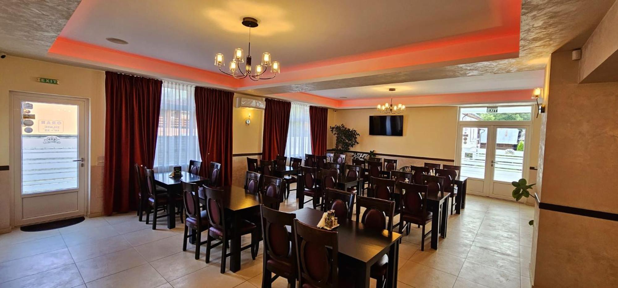 Pensiune Restaurant Pizzerie 2 Pauni Borşa Dış mekan fotoğraf