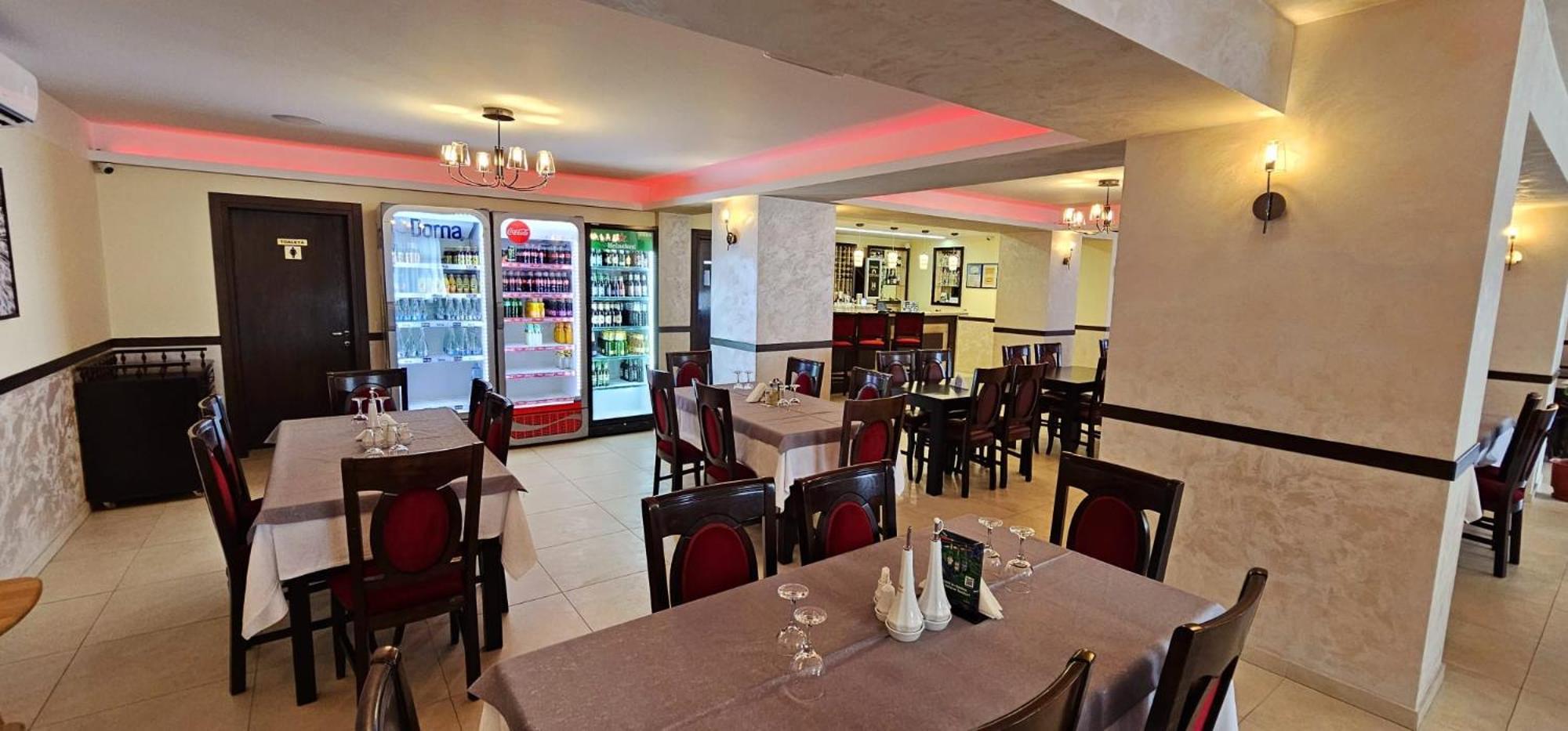 Pensiune Restaurant Pizzerie 2 Pauni Borşa Dış mekan fotoğraf
