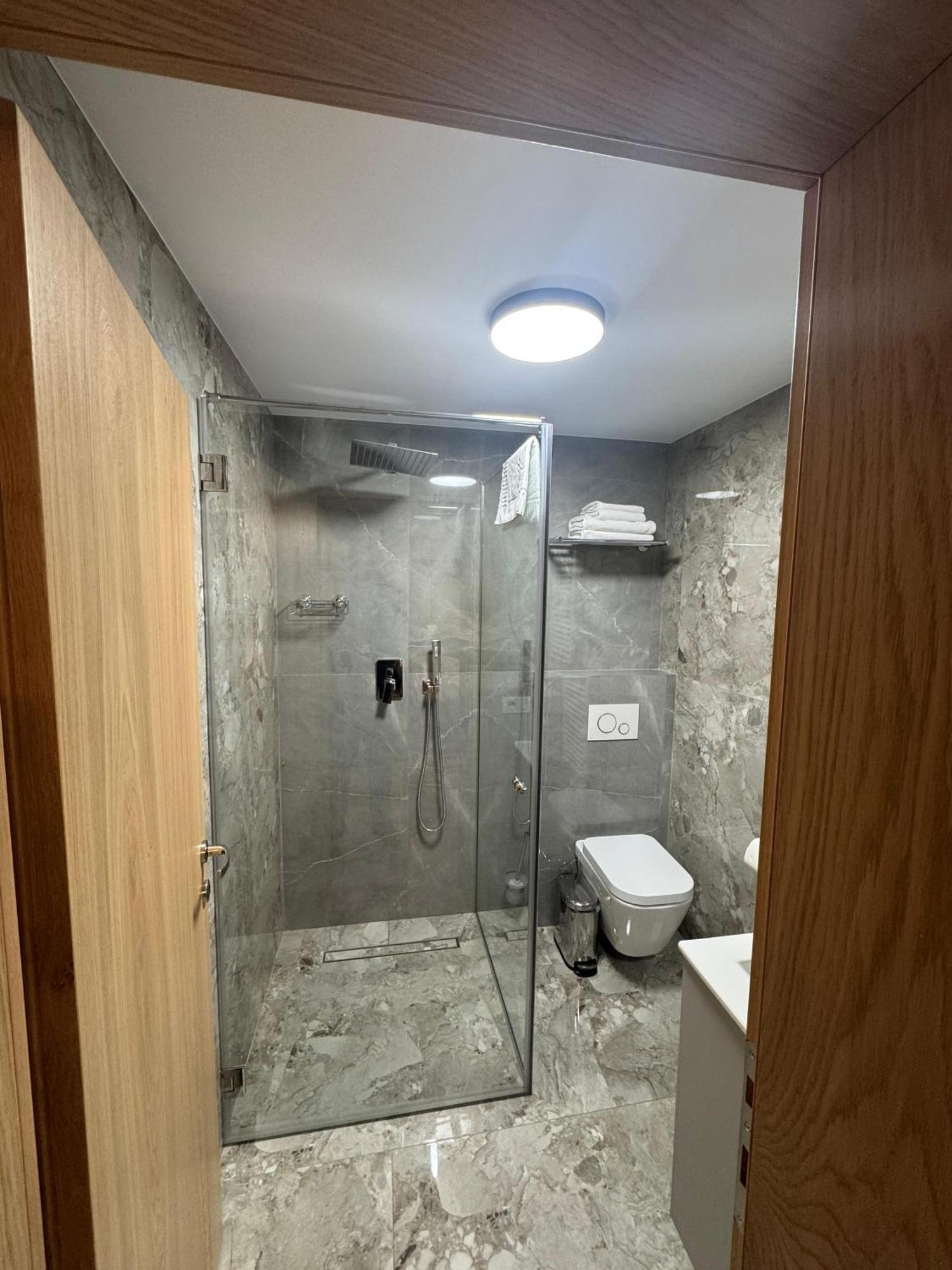 Pensiune Restaurant Pizzerie 2 Pauni Borşa Dış mekan fotoğraf