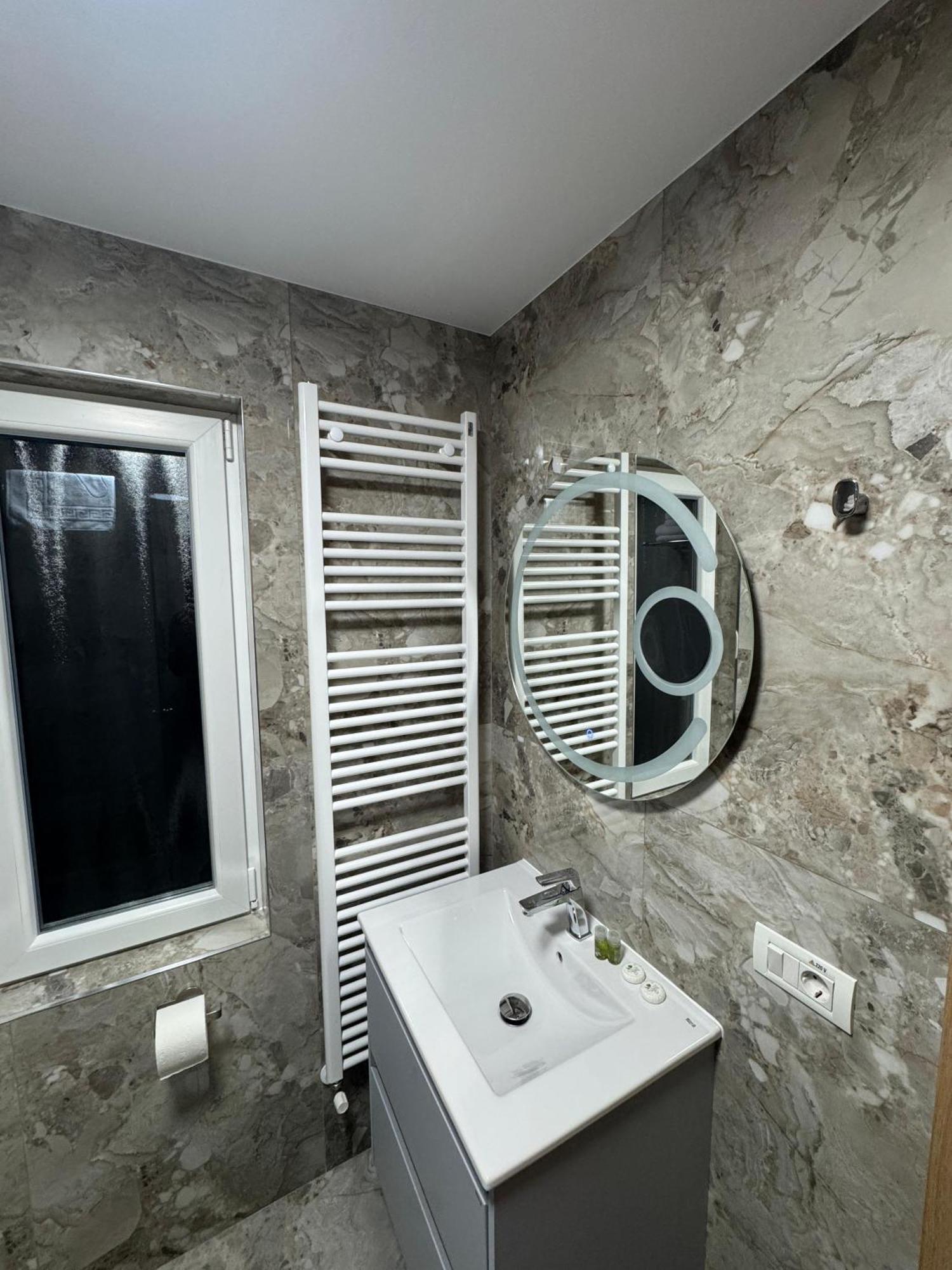 Pensiune Restaurant Pizzerie 2 Pauni Borşa Dış mekan fotoğraf